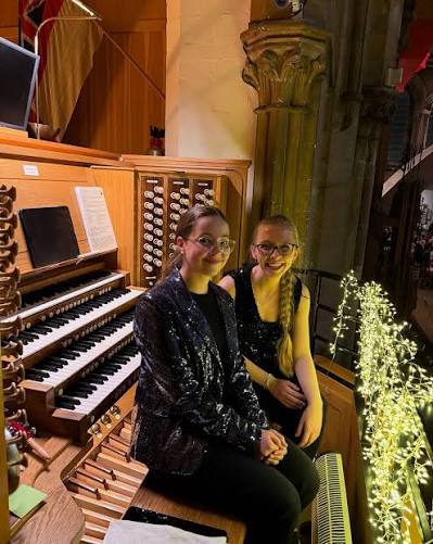 Final concert of 2025 DONE - thank you so much to everyone who came to  @llandaffcathedral! What an INCREDIBLE organ. Special thanks to 12-yr-old  Chloe, one of my former girl choristers from