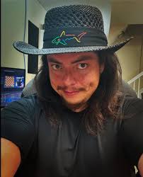 Joking about mustache hairs in the Sister Wives community