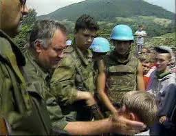 In november 1995 werd ratko mladic aangeklaagd voor de volkerenmoord in srebenica. Gedenkfeier Zum 16 Jahrestag Srebrenica Fur Anfanger Ausland Faz