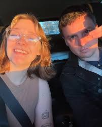 Deanna Leigh's Instagram, Twitter & Facebook