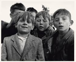 Les villes, la rue, l'autre... // Sabine Weiss - Artazart