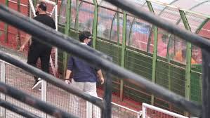 I don't own the rights to this song. Ta Akoyse O Sakhs Roybas Gia Ton Peiraia Se Ghpedo Ths Kozanhs Vid Soccerplus Gr