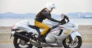 伝説のオートバイ suzukiハヤブサ物語 第4回 身長160cmの女子ライダーが高速道路で隼を体験したら goggle lawrence motorcycle x cars a your life ハヤブサ バイク オートバイ