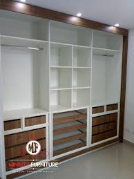 Model minimalis yang diterapkan pada lemari baju memang banyak diminati masyarakat. Desain Lemari Pakaian Minimalis Modern Miniuty Furniture