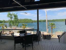Amici beach and beachclub are situated on a 45 hectare lake surrounded by woods. Ctpqnrnnxr4utm