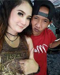 Bujang ganong official 3 months ago. Bikin Patah Hati Ini 10 Momen Mesra Nella Kharisma Dan Cak Malik