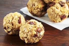 Bouchees Croquantes Au Beurre D Arachide Et Aux Dattes Qu Est Ce Qui Mijote De Kraft Recipe Peanut Butter Snacks Peanut Butter Snack Bites Snack Bites