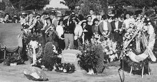 Jimmy dean's casket is seen prior to a funeral service on monday, june 21, 2010. James Dean S Funeral Back In 1955 Celebrites Mortes Jeunes Photo 41178995 Fanpop Page 10