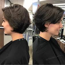 Für dickes haar kann die mittellange bob zugeschnitten werden alle gesichtsformen, alter und aussehen. 34 Elegante Kurze Frisuren Und Frisuren Fur Dickes Haar 19 Damenmode Fur Damen Damen Damen Frisur Dicke Haare Kurzhaarschnitte Frisuren Haarschnitte