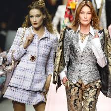 After finishing, she returned to study arts and architecture at the university of paris. Retour Sur Les Plus Beaux Defiles De Carla Bruni