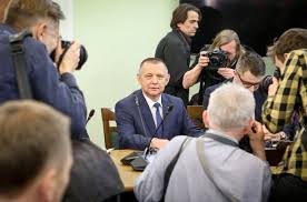 The development is the latest escalation in a conflict between marian banaś, who is being investigated for financial misconduct since 2019, and the pis government that he previously served in as a minister. Marian Banas O Kamienicy W Krakowie Nocowalo Tam Wielu Politykow Ministrow Donald Pl