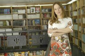 Joana beatriz nunes vicente amaral dias, widely referred to in the media as joana amaral dias (born in luanda, angola, on january 1, 1975), is a portuguese politician and clinical psychologist, with master's and. Joana Amaral Dias Pedida Em Casamento Por Fernando Alvim E Pelo Namorado Recusou Os Dois Maria Pt