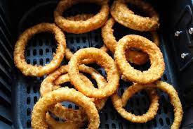 Add 2 minutes at a time until they're crispy on the outside and warm in the middle of each one. Air Fryer Frozen Onion Rings How To Get Crispy Delicious Onion Rings