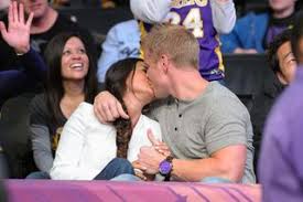 Kiss kiss, cam cam at the transcripts wiki. Celebrities On The Kiss Cam Famous People Kissing At Sports Games