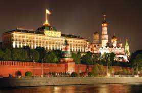 Natürlich ist es unmöglich, das territorium des kreml ohne besondere erlaubnis zu durchdringen, aber sie können es nicht nur sehen und den umfang und die architektur des gebäudes schätzen, das. Kreml Moskau In Russland Im Detail Kennenlernen Konig Tours