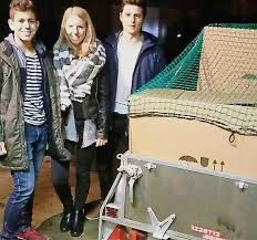 Gymnasiasten spenden Kleidung