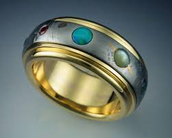This Ring Features A Complete Band Of Gibeon Meteorite Framed And Mounted In An 18k Gold Band The Meteorite Has Planet Ring Solar System Rings Meteorite Ring