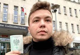 Roman protasevich, 26, is a dissident journalist who also blogs about belarus. Vzrnpgjougzjkm