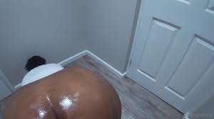 Mzkandipear pov i m on the floor on all fours ass up waiting for you to oil