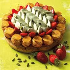 Saint Honore Montebello Pate Feuilletee Pate A Choux Caramelisee Fraises Fraiches Et Creme De Mascarpone A La Pistache Pi Patisserie Alimentation Dessert