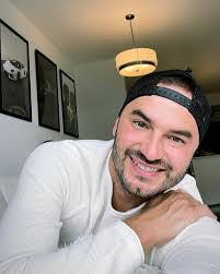 Dana Dupuis's Instagram, Twitter & Facebook