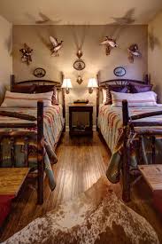 Lodge Style Bedroom Boasts Mounted Birds And Log Beds Lodge Style Bedroom Lodge Bedroom Interior Design Bedroom