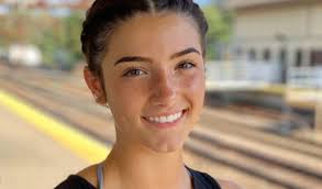 Charli d'amelio is an american famed star who competed in the diva dance regional dance competition on march 24 of 2019 in hartford. Charli D Amelio Surpasses Loren Gray To Become Most Followed Creator On Tiktok Tubefilter