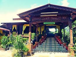 You have just read the article entitled gambar lukisan suasana hari raya di kampung. Rumah Tradisional Melayu Kampung Duyong Melaka Traditional Malay House Village Houses Traditional House