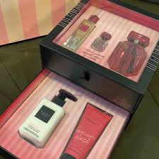 Bombshell by victoria's secret is a floral fruity fragrance for women. Victoria S Secret Bombshell Fragrance Perfume Gift Set Authentic Original Ready Stock New Shopee Malaysia