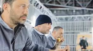 — не говори постоянно одно и то же. H Epi8esh Ston Dhmhtrh Seirhnakh Apo Psyxas8enh Kratoymeno