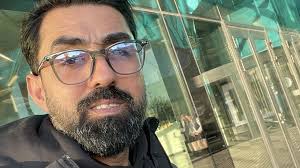 36-årige Amers salong brann ner: ”Kastat två flaskor med bensin”