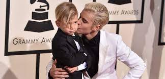 February 11, 2016 1.4k shares justin bieber hit the grammys stage with diplo and skrillex on monday night at the staples center in la, where the trio performed their grammy. Justin Bieber S Little Brother Jaxon Stole The Show And Our Hearts At The Grammys Capital