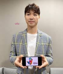 박수홍 엄마 안타깝네 미우새 등장했지만 단체 컷만 방송인 박수홍이 친형과의 분쟁으로 미운 우리 새끼에서 잠정 하차한 가운데, 그의 어머니가 방송에 등장해 눈길을 끌고 있다. ë°•ìˆ˜í™ í˜¼ì¸ì‹ ê³  4ë…„ ì „ ì§€ì¸ ì†Œê°œë¡œ ë§Œë‚˜ ê³ ìƒí•œ ì•„ë‚´ì—ê²Œ ê³ ë§ˆì›Œ ì´íˆ¬ë°ì´