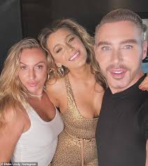 Ryan Reynolds hugs wife Blake Lively