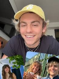 Nicole Cardwell's Instagram, Twitter & Facebook