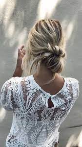 Undone Bun Updos Hairtutorial Hairstyles Hair Messyhair Style Haar Ideen Fur Alle Haarlangen Es Gibt T Frisur Ideen Geflochtene Frisuren Trendfrisuren
