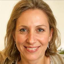 Women's Wellness In A Bottle: A Ultimate Guide To Herbal Tinctures: The  Essential Handbook For Every Woman's Medicine Cabinet: Daniel, Alison:  9798873698417: Amazon.com: Books