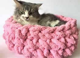 Inspiration for the perfect cat bed for your kitty, styled perfectly for your home decor. Diy Chunky Knitted Cat Bed Your Projects Obn