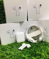 With airpods 2, apple is building on the success of the original by fixing some common gripes and adding new features to it. Apple Airpods 2 Rs 700 Piece Gadget Hub Id 22318581855