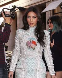 Kim kardashians classic wedding hairstyle and makeup. Jennifer Aniston S Hairstylist To Style Kim Kardashian S Wedding Hair