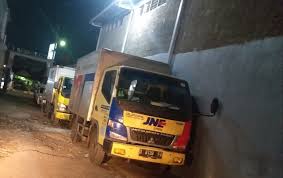 Sugi menjadi tersangka atas laporan dugaan penghinaan. Lsm Gmbi Protes Keberadaan Jne Express Cabang Garut Timbulkan Kemacetan