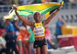 Vincitrice dei titoli olimpici di 100 m, 200 m e staffetta 4×100 metri a seul 1988, detiene i record mondiali sia dei 100 sia dei 200 m piani. The Inspiring Story Of Jamaica S Ghetto Girl Fraser Pryce Who Is Now The World S Fastest Woman Face2face Africa