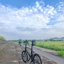 8月最後の青空 自転車のある風景 多摩サイ ポタリング ミニベロ 小径車 空 雲 風景写真 風景写真を撮るのが好きな人と繋がりたい 写真好きな人と繋がりたい 8月最後の青空 自転車のある風景 多摩サイ ポタリング ミニベロ 小径車 空 雲 風景写真 風景