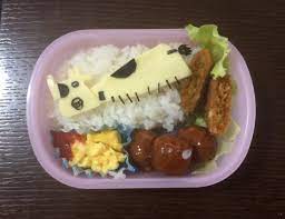 今日は幼稚園の娘が描いた依頼書通り牛さんのお弁当 足が10本あるのがポイントでありとても素晴らしいのだけど この弁当を作った父親が幻覚が見えてるような人だと思われませんように ザ ギース尾関 geeseojeck さん twitter ギース 尾関 牛