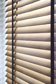 Store Venitien Sur Mesure Par Store Direct Fr Mesure Et Installation Gratuites Store Venitien Bois Store Venitien Store Bois