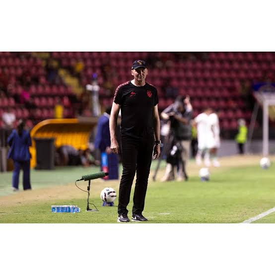Treinador &eacute; demitido ap&oacute;s derrota na S&eacute;rie B