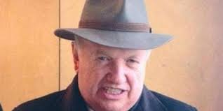 Onésimo cepeda renunció a su cargo de obispo en mayo de 2012 por jubilación y apenas este año cumplió los 84 años de edad, lo que no impidió que se registrara como precandidato para competir. Q 8sbmiadpuuam