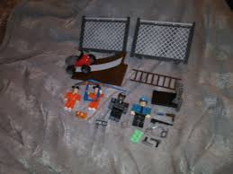 Rosto de boneca do roblox; Roblox Jailbreak Great Escape Large Playset Jail Break Complete Set Playset Roblox Christmas Wishlist