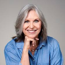 Shelley Howell's Instagram, Twitter & Facebook