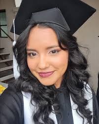 La vida es una gran libro, pero poco enseña quien no sabe leer".